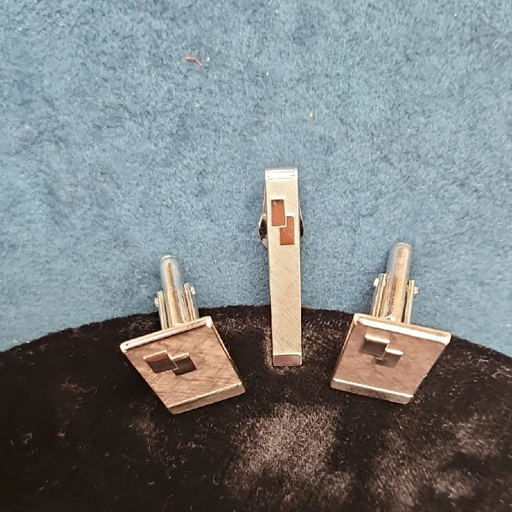 Swank Silvertone Vintage Cufflinks and Tie Clip Gift Set